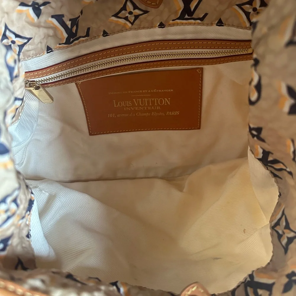 Louis Vuitton RARE Limited Edition Monogram Cruise Bulles MM Bag